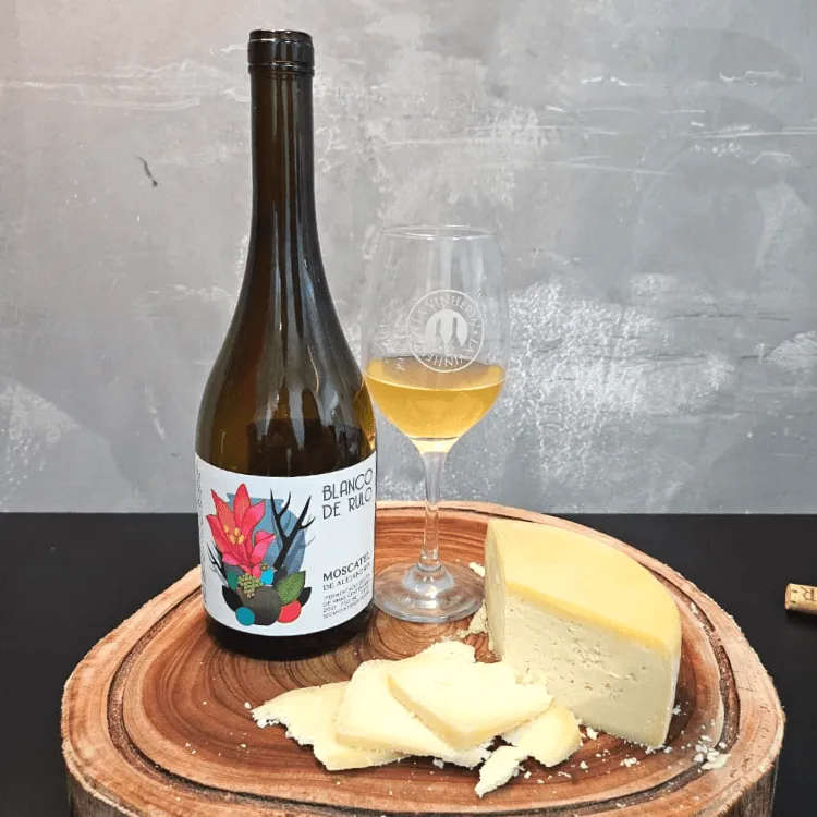 Kit Blanco de Rulo Moscatel + Queijo Canastra + Taça La Vinheria